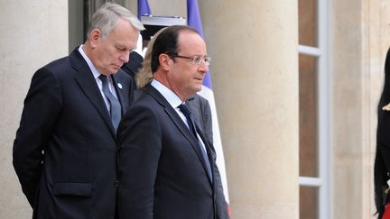 Jean-Marc Ayrault (&agrave; gauche) et Fran&ccedil;ois Hollande, &agrave; l'Elys&eacute;e, le 10 octobre 2012. (WITT / SIPA)