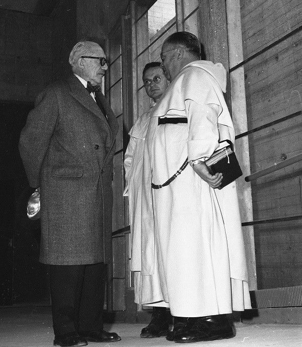 Le 19 octobre 1960, Le Corbusier inaugure le Couvent de la Tourette à Eveux dans le Rhône
 (PHOTOPQR/LE PROGRES)