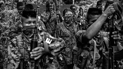 Lauréat du Visa d’or humanitaire du Comité International de la Croix-Rouge 2016, le photographe raconte le destin de jeunes soldats, certains démobilisés, d’autres toujours embrigadés par des groupes armés illégaux. Un quart à la moitié de ces 6.000 mineurs sont des filles.    (Juan Arredondo )