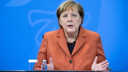 La chancelière allemande Angela Merkel donne une conférence de presse, à Berlin (Allemagne), le 13 décembre 2020.&nbsp; (AFP)