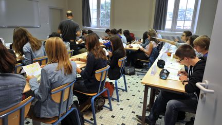 Dans un lyc&eacute;e de Nantes (Loire-Atlantique), le 4 septembre 2012. (FRANK PERRY / AFP)