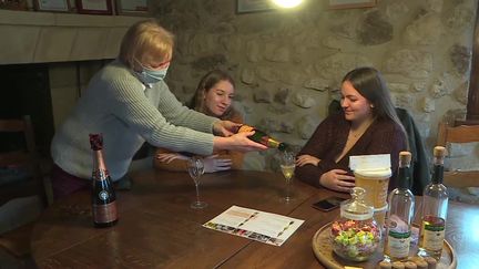 Des étudiants des hauts-de-France accueillis dans des gites gratuitement pour leur remonter le moral. (France 3 / capture d'écran)