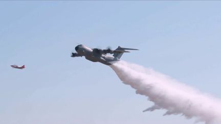 Incendies : un avion militaire pourrait venir aider les pompiers (FRANCE 3)