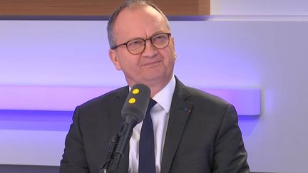 Jacques Chanut, président de la Fédération française du bâtiment, était l'invité de franceinfo mercredi 27 mars.&nbsp; (FRANCEINFO / RADIOFRANCE)