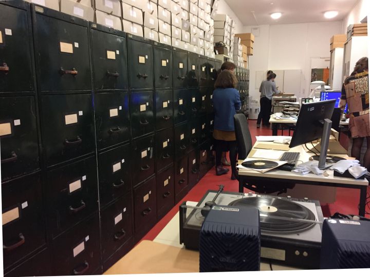 Salle des archives sonores "Lautarchiv" de l’Université Humboldt de Berlin. (LUDOVIC PIEDTENU / RADIO FRANCE)