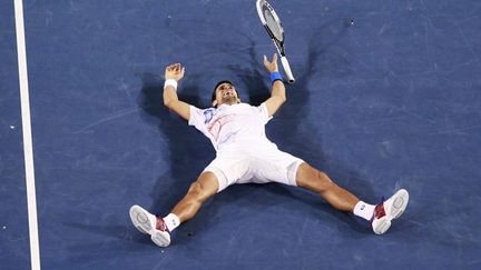 Novak Djokovic apr&egrave;s sa victoire face &agrave; Andy Murray, &agrave; Melbourne, le 27 janvier 2012. (DANIEL MUNOZ / REUTERS)