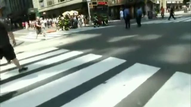 Panique à Times Square, une voiture percute des pieéons