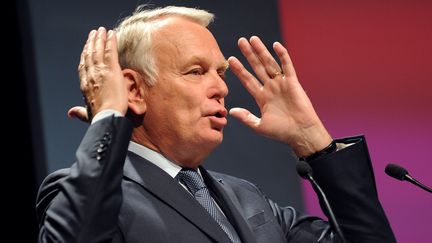 Jean-Marc Ayrault, d&eacute;put&eacute; PS de Loire-Atlantique, lors d'un meeting de campagne pour les &eacute;lections europ&eacute;ennes, &agrave; Rez&eacute; (Loire-Atlantique), le 12 mai 2014. (JEAN-SEBASTIEN EVRARD / AFP)