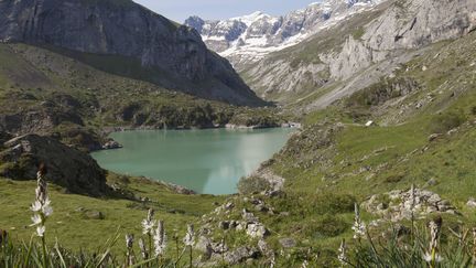 Le Mont-Perdu, massif calcaire qui culmine &agrave; 3352 m&egrave;tres, offre un paysage &eacute;tonnant dans les Pyr&eacute;n&eacute;es.&nbsp;Le site comprend deux des canyons les plus grands et d'Europe du c&ocirc;t&eacute; espagnol, et trois cirques importants du cot&eacute; fran&ccedil;ais.&nbsp; (AZAM JEAN-PAUL / HEMIS.FR / AFP)