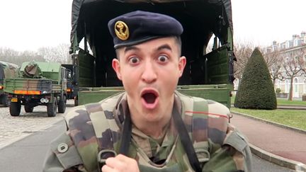 Le Youtubeur star TiboInShape, dans une vidéo de promotion de l'armée de terre. (Capture écran Youtube / Tibo InShape)