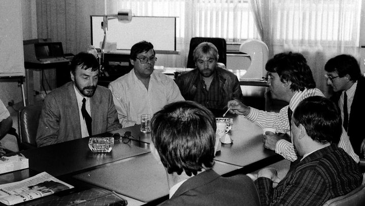 L'homme d'affaires Bernard Tapie en réunion à l'usine Donnay de Couvin (Belgique), le 31 août 1988. (BERNARD THEIS / COLLECTION PRIVEE)