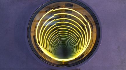 Ivan Navarro, &laquo; Man Hole (Yellow) &raquo; (&laquo; Trou d'homme (Jaune) &raquo;), 2011. (ELODIE DROUARD / FTVI)