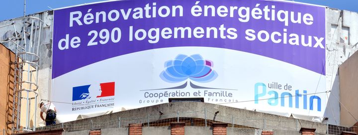 Des travaux de rénovation énergétique, le 18 mai 2015 à Pantin (Seine-Saint-Denis). (MAXPPP)