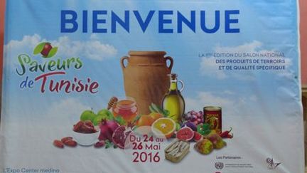 L'affiche du salon «Saveurs de Tunisie» qui s'est tenu du 24 au 26 mai 2016 à l'Expo Center medina à Yasmine Hammamet (Tunisie). (FTV - Laurent Ribadeau Dumas)