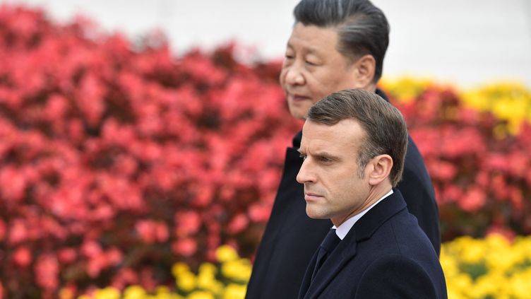 French President Emmanuel Macron with his Chinese counterpart Xi Jinping in Beijing, November 6, 2019. Illustrative photo.  (NICOLAS ASFOURI / AFP)