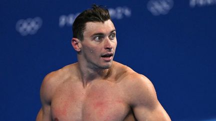 Le nageur français Maxime Grousset après la demi-finale du 50 mètres nage libre aux Jeux olympiques de Paris 2024, à la Paris La Défense Arena de Nanterre (Hauts-de-Seine), le 1er août 2024. (JONATHAN NACKSTRAND / AFP)