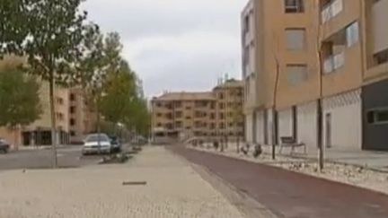 Capture d'&eacute;cran - La ville de Valdeluz (Espagne), o&ugrave; des quartiers entiers sont inhabit&eacute;s. (CAROLINE THEBAUD ET FLORIAN LE MOAL / FRANCE 2)