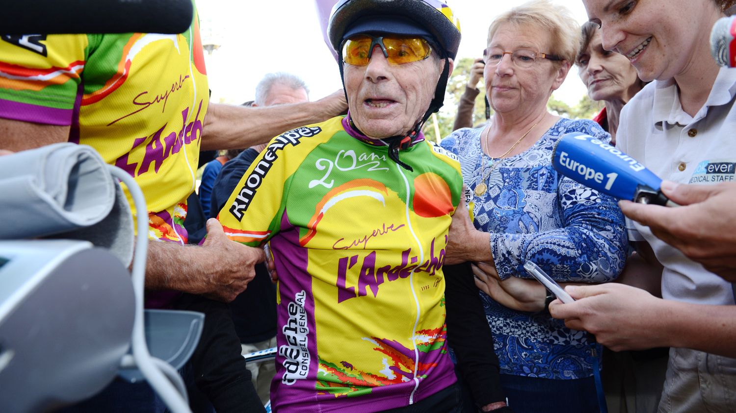 VIDEO. Robert Marchand, 100 ans et 100 km à vélo en un temps record