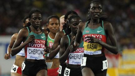 Les trois kenyanes, Sally Kipyego devant Vivian Cheruiyot et Linet Masai