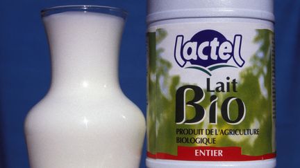 Une bouteille de Lactel bio en France.&nbsp; (MICHEL GILE / GAMMA-RAPHO / GETTY IMAGES)