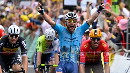 Mark Cavendish insubmersible. A 39 ans, le Britannique a remporté sa 35e étape sur le Tour de France, battant le record de la légende Eddy Merckx. Sa première victoire remonte à l'édition 2008. (JEEP.VIDON / SIPA)