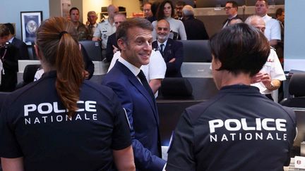 Le président de la République Emmanuel Macron le 27 juillet 2024 à la préfecture de police de Paris. (YVES HERMAN / AFP)