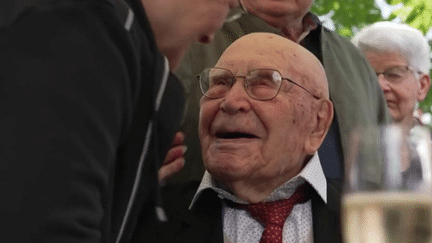 Le doyen des hommes français, Maurice Le Coutour, a fêté ses 110 ans, dimanche 12 mai, aux côtés de sa famille et de ses amis.