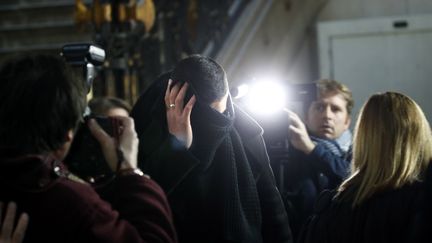 Youssef Aït Boulahcen arrive à la cour d'appel de Paris, le 21 novembre 2018. (YOAN VALAT / EPA)