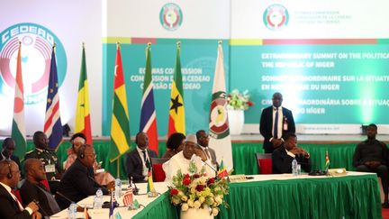 Les chefs d'Etat de la Communauté économique des Etats d'Afrique de l'Ouest (Cédéao), réunis le 10 août 2023 à Abuja, au Nigeria. (KOLA SULAIMON / AFP)