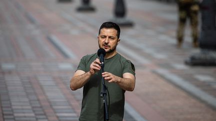 Volodymyr Zelensky, le président ukrainien, lors d'une conférence de presse le 9 septembre 2022. (DIMITAR DILKOFF / AFP)