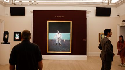 Portrait de Lucian Freud par l'artiste Francis Bacon à Sotheby's, à Londres, le 28 juin 2022. (CARLOS JASSO / AFP)