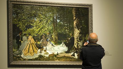 "Déjeuner sur l'herbe" de Claude Monet issu de La Collection Chtchoukine est exposé à la Fondation Vuitton 
 (Â MaxPPP / Annie Viannet/MAXP)