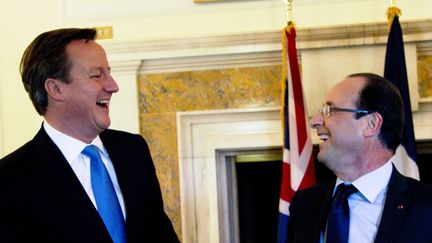 Le Premier ministre britannique, David Cameron, et le pr&eacute;sident fran&ccedil;ais, Fran&ccedil;ois Hollande, le 18 mai 2012 &agrave; Washington (Etats-Unis). (CHRISTOPHE ENA / AFP)