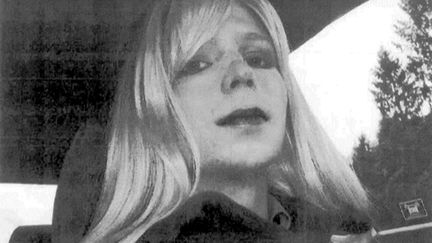 Une photo de Bradley Manning travesti, diffus&eacute;e avec sa d&eacute;claration lue sur NBC News le 22 ao&ucirc;t 2013, dans laquelle il indique vouloir devenir une femme. (US ARMY / AFP)