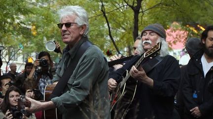 David Crosby et Graham Nash avec les indignés de New York le 8/11/2011
 (AFP/GETTY IMAGES NORTH AMERICA)