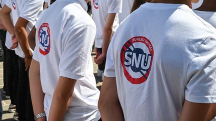 Des jeunes qui réalisent leur service national universel, le 18 juin 2024, à Lyon (Rhône), à l'occasion du cérémonie de commémoration de l'appel du général de Gaulle. (MATTHIEU DELATY / HANS LUCAS / AFP)