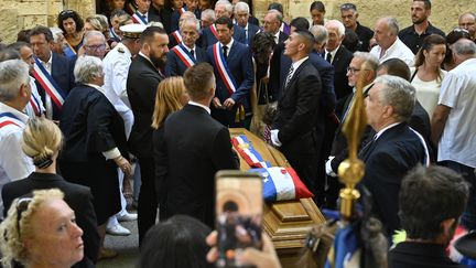 Signes rend hommage à son maire Jean-Mathieu Michel