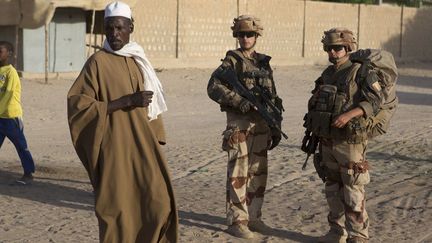 Soldats français de l'opération Barkhane en patrouille à Tombouctou. (Reuters/ Joe Penney)