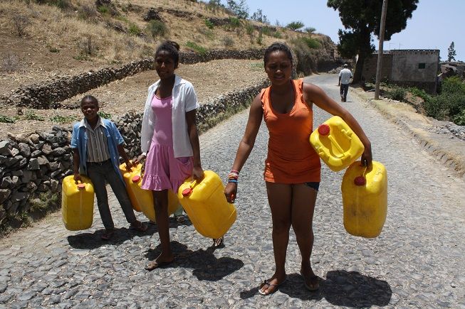 &nbsp; (Sur la route à Espongeiro © Photo : Emmanuel Langlois)