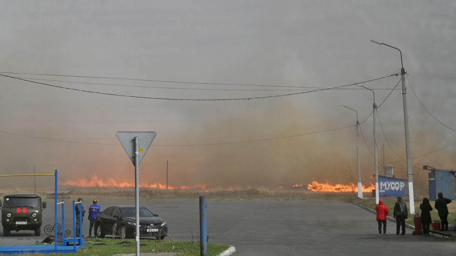 200 bâtiments en feu et au moins cinq morts, selon les autorités locales