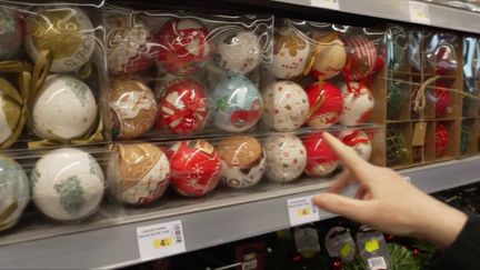 Fêtes de fin d’année : les décorations de Noël arrivent déjà dans les magasins (France 2)