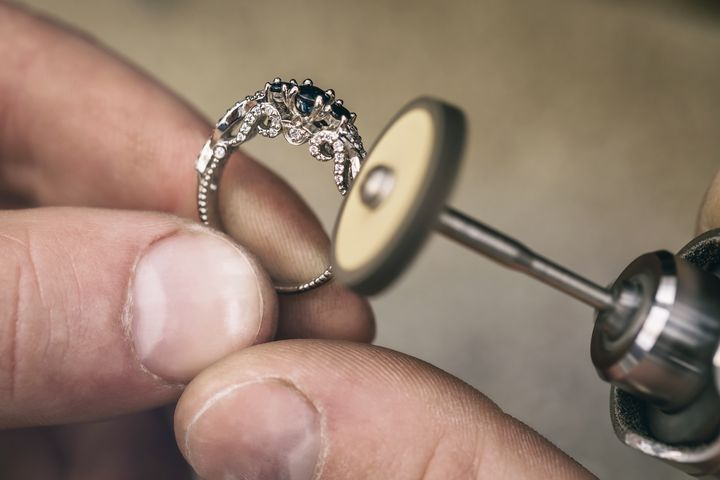 Exposition "Secrets de bijoux" du 10 au 19 novembre 2023 au Réfectoire des Cordeliers à Paris. (SHUTTERSTOCK)