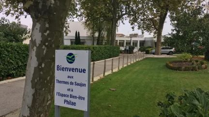 Les Thermes de Saujon ferment une quinzaine de jours par précaution après le décès d'une curiste. (LISE VERBEKE / RADIO FRANCE)