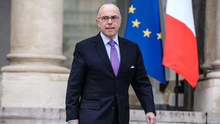 &nbsp; (Le ministre de l'Intérieur, Bernard Cazeneuve, a annoncé mercredi la dissolution de trois associations cultuelles liées à la mosquée de Lagny-sur-Marne © MaxPPP)