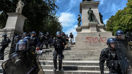 D'importants moyens, samedi 3 août 2019, ont été mis en place par les forces de l'ordre à Nantes pour faire face à cette manifestation liée à la mort de Steve Maia Caniço. (JEAN-FRANCOIS MONIER / AFP)