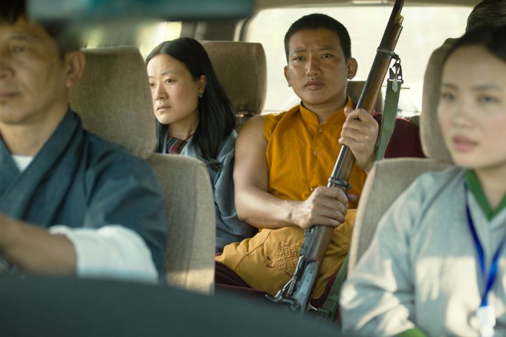 "Le Moine et le Fusil", de Pawo Choyning Dorji, sortie le 26 juin 2024. (PYRAMIDES FILMS)