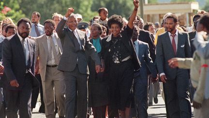 Nelson Mandela est finalement lib&eacute;r&eacute; le 11 f&eacute;vrier 1990. (ALEXANDER JOE / AFP)