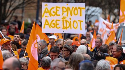 Des adhérents à la CFDT manifestent contre la réforme des retraites le 17 décembre 2019 à Toulouse. (FREDERIC SCHEIBER / HANS LUCAS / AFP)