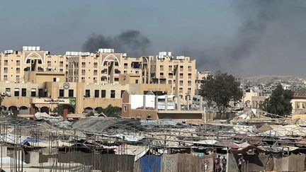 Smoke emanating from a building in Khan Younis on August 16, 2024. (DOAA ALBAZ / AFP)