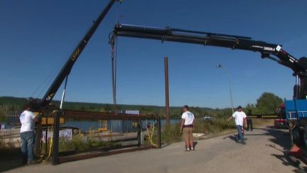 Béluga égaré dans la Seine : une opération de sauvetage risquée débute